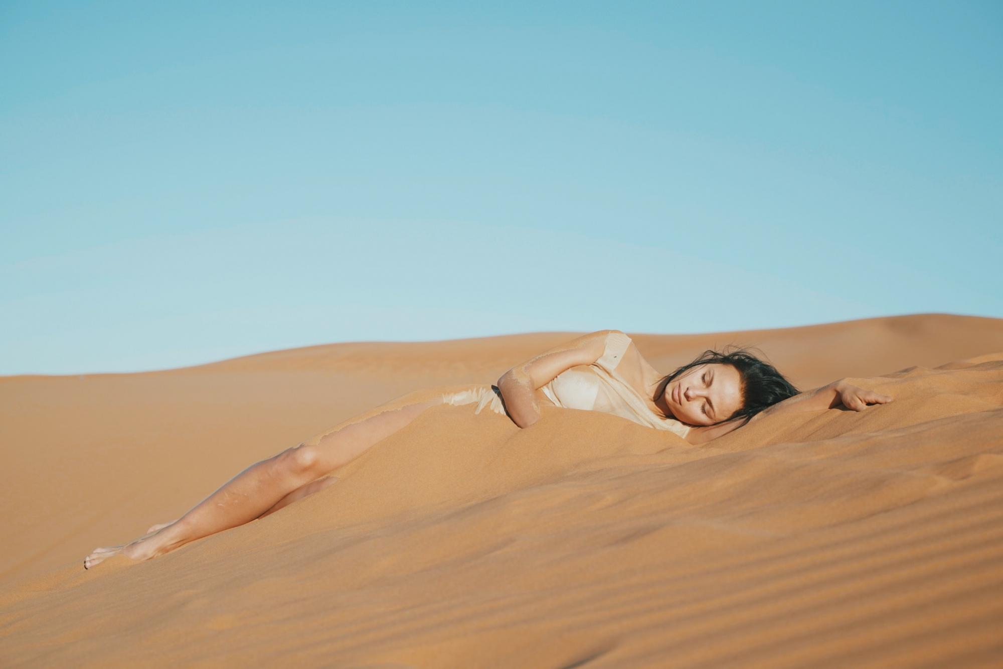 Бесконечная пустыня любви: Alyosha и Vlad Darwin показали "Торнадо" чувств в новом клипе